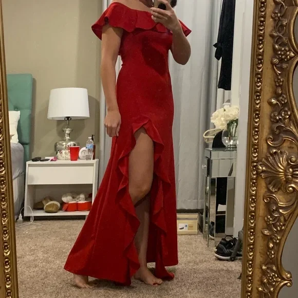 Red Holiday Chasing’ Love Ruffle Dress - Picture 4 of 11